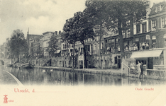 1839 Gezicht op de voorgevels van enkele huizen aan de Oudegracht Tolsteegzijde te Utrecht.